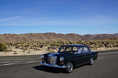 Mercedes 230 der Baureihe W 110
