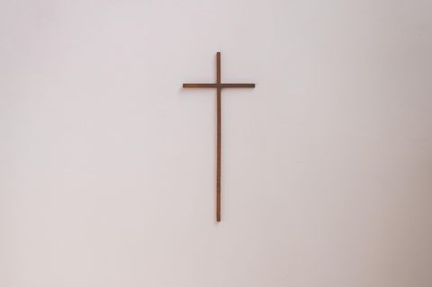 Glaube: Kreuz an der Wand