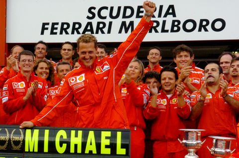 Michael Schumacher feiert 2004 in Spa-Francorchamps den vorzeitigen Gewinn des siebten WM-Titel 