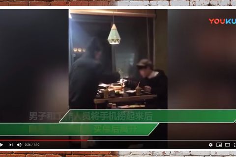 Restaurant in China: Mann spielt beim Essen am Handy – Freundin wirft es in den Kochtopf