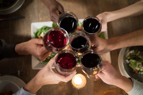 Rotwein wird von einigen gerne mit Cola veredelt