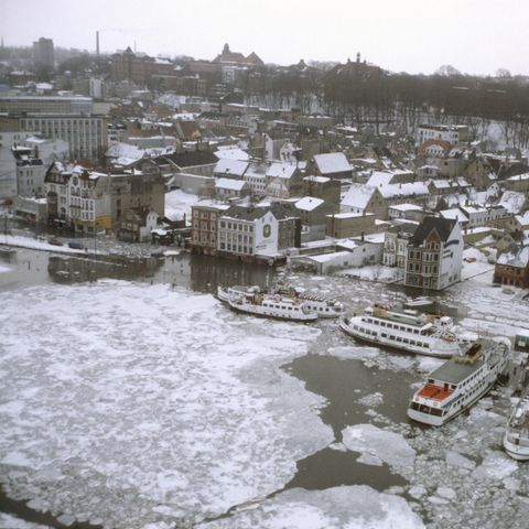 Klirrende Kälte vor 42 Jahren : Schneekatastrophe in Schleswig-Holstein – das historische Ereignis in Bildern