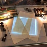 Fälscherutensilien Siegellack und Stempel: Das Briefpapier der Großherzogin von Baden ist echt, es wurde von Kujau mit alter Tinte beschrieben und so gefälscht.