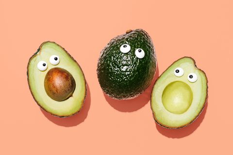 Ja, auch eine Avocado sollte man vor dem Schneiden waschen, wie eine Studie herausgefunden hat