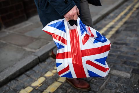 Briten unterwegs - Union Jack auf der Plastiktüte