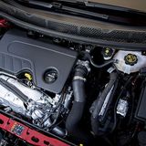 Der Dieselmotor ist vor allem bei höheren Drehzahlen akustisch präsent