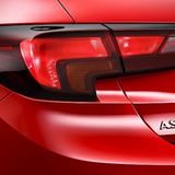 Die schmalen Rückleuchten sind charakteristisch für den Astra