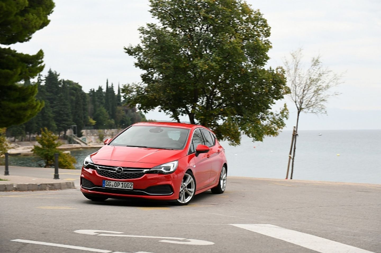 Der Opel Astra 1.6 BiTurbo kostet mindestens