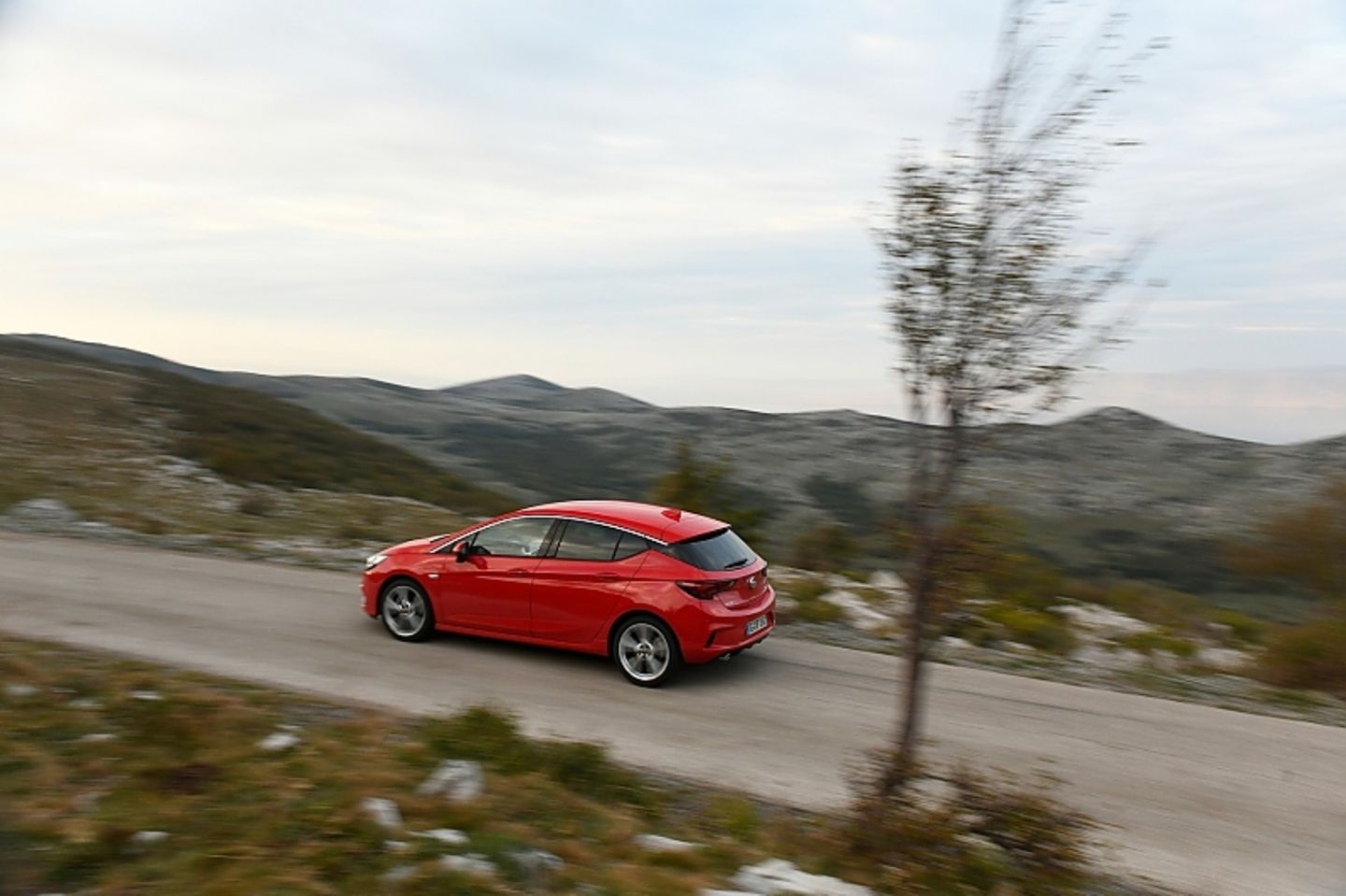 Der Opel Astra 1.6 BiTurbo agiert gutmütig
