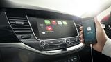 Das iPhone kann per Apple CarPlay eingebunden werden