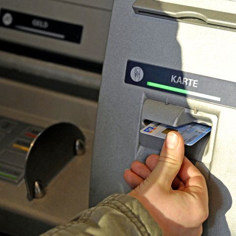 Bargeld aus dem Automaten