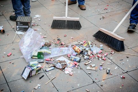 Nach Silvester: Müll liegt auf der Straße