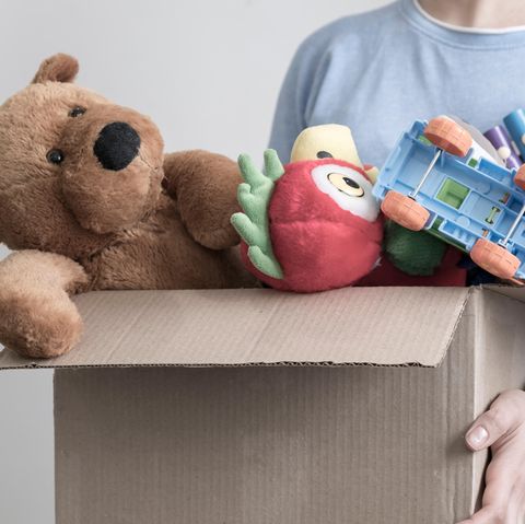 Mann mit Spendenbox