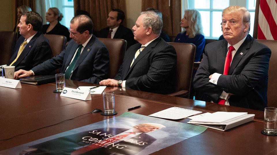 US-Präsident Donald Trump und sein "Game of Thrones"-Poster US-Präsident Donald Trump und sein "Game of Thrones"-Poster