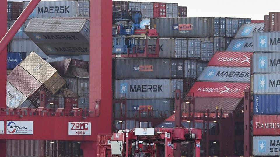 Das Containerschiff "MSC Zoe" gehört zu den größten der Welt, kann mehr als 19.000 Standardcontainer laden
