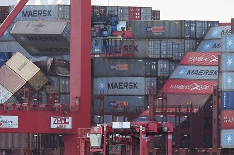 Das Containerschiff "MSC Zoe" gehört zu den größten der Welt, kann mehr als 19.000 Standardcontainer laden