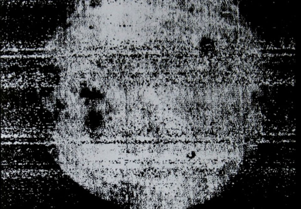 Erste Aufnahme von der Rückseite des Mondes