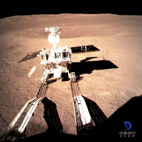 China auf der Mondrückseite - Erste Spuren des Rovers Jadehase 2 im Mondboden