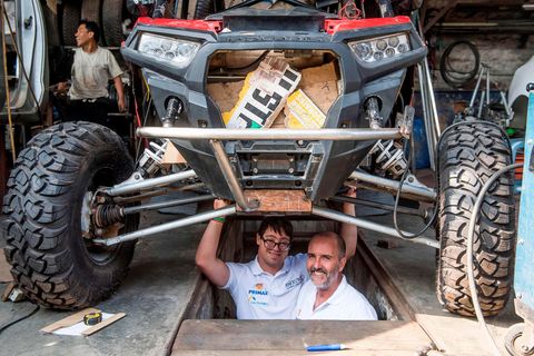 Lucas Barrón und sein Vater Jaques bereiten sich akribisch auf ihre ersten Rallye Dakar vor