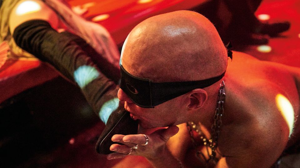 "Ich glaube ja, wer frei vögelt, denkt auch frei": Zu Besuch in einem Berliner Sexclub "Ich glaube ja, wer frei vögelt, denkt auch frei": Zu Besuch in einem Berliner Sexclub