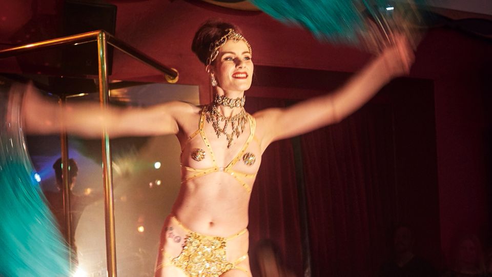 "Ich glaube ja, wer frei vögelt, denkt auch frei": Zu Besuch in einem Berliner Sexclub "Ich glaube ja, wer frei vögelt, denkt auch frei": Zu Besuch in einem Berliner Sexclub