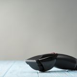 Benutzen Sie einen Elektrorasierer als Einwegrasierer oder Plastikrasierer mit wegwerfbaren Klingen.