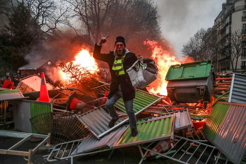 Mit deutlich weniger Teilnehmern ist die "Gelbwesten"-Protestbewegung in Frankreich ins neue Jahr gestartet