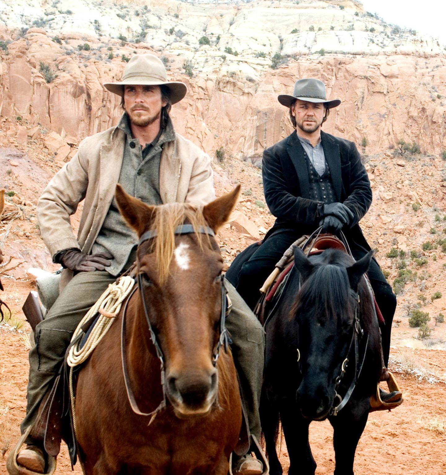 An der Seite von Russell Crowe (r.) spielte Christian Bale 2007 im Western "Todeszug nach Yuma". Eine Rolle, für die er reiten und schießen musste, aber ohne große körperlichen Veränderungen auskam.