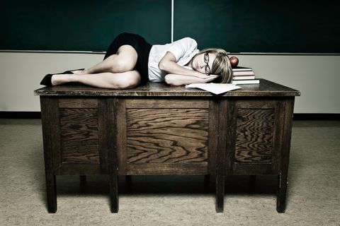 Einige Lehrer brauchen ab und zu Erholung. Gut, dass in den meisten Klassenräumen ein Film abgespielt werden kann.