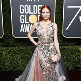 2018 galt bei den Golden Globes ein einheitlicher Dresscode: schwarz. Damit sollte die Initiative "Time's Up" unterstützt und Solidarität mit Opfern sexueller Gewalt bekundet werden. Model Barbara Meier kam jedoch in einem transparenetn Blüten-Federkleid. Ihre Erklärung: "Wenn wir wollen, dass heute die Golden Globes der starken Frauen sind, die für ihre Rechte kämpfen, ist es in meinen Augen der falsche Weg, sich nicht mehr körperbetont anzuziehen und uns die Freude am Ausdruck unserer Persönlichkeit durch Mode zu nehmen. Wenn wir das einschränken, weil sich einige Männer nicht unter Kontrolle haben, ist das in meinen Augen ein Rückschritt", schrieb die Deutsche auf Instagram.