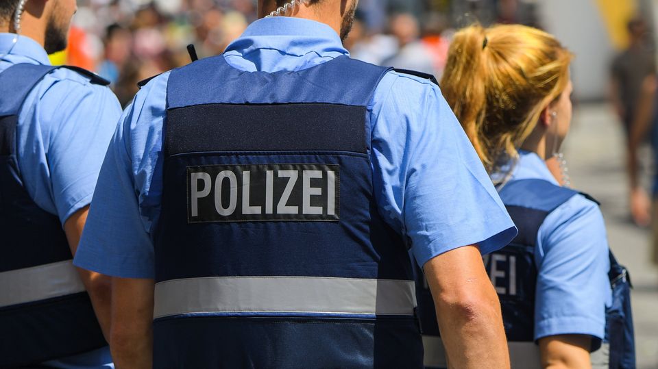 In Heilbronn hat die Polizei Berichten zufolge die Wohnung eines 19-Jährigen durchsucht