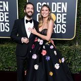 Heidi Klum nebst Verlobtem Tom Kaulitz. Sie trug eine üppig verzierte Blumenrobe mit transparentem Oberteil. Er schmiss sich in einen Anzug - und könnte sich eigentlich mal wieder rasieren.
