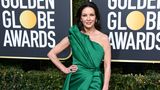 Weihnachten ist zwar vorbei, aber Schauspielerin Catherine Zeta-Jones (in Elie Saab) strahlte trotzdem wie ein grüner Tannenbaum