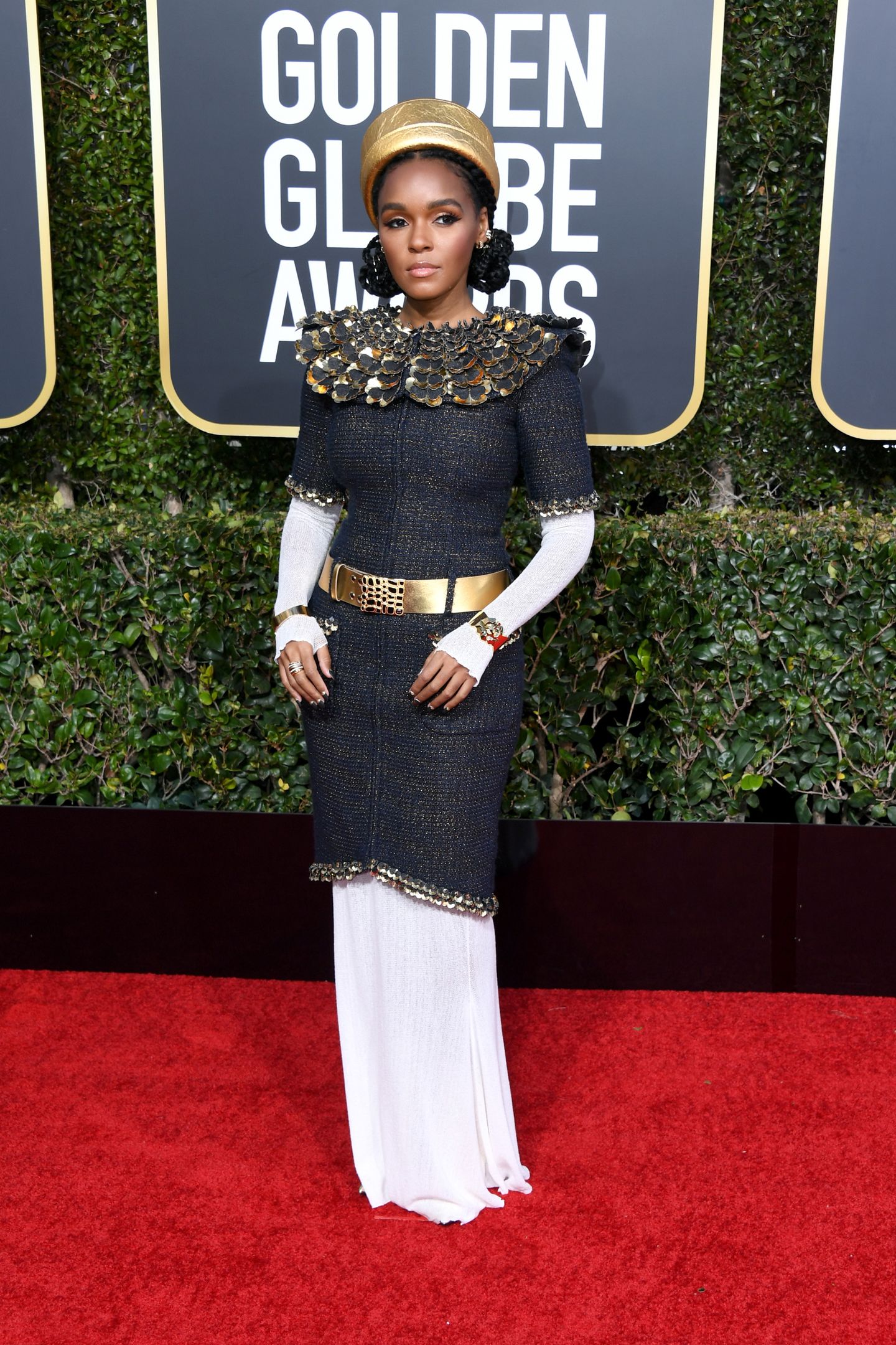 Nein, das ist kein Kostüm aus der neuen "Star Wars"-Episode, sondern Sängerin Janelle Monáe in einem Outfit von Chanel