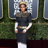 Nein, das ist kein Kostüm aus der neuen "Star Wars"-Episode, sondern Sängerin Janelle Monáe in einem Outfit von Chanel