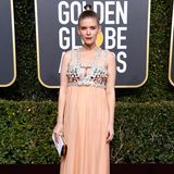 Nachthemd mit Brustpanzer: Schauspielerin Kate Mara in einer seltsamen Kreation von Miu Miu