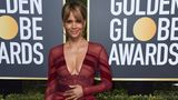 Angezogen und trotzdem ziemlich nackt: Schauspielerin Halle Berry in einer transparenten Robe von Zuhair Murad