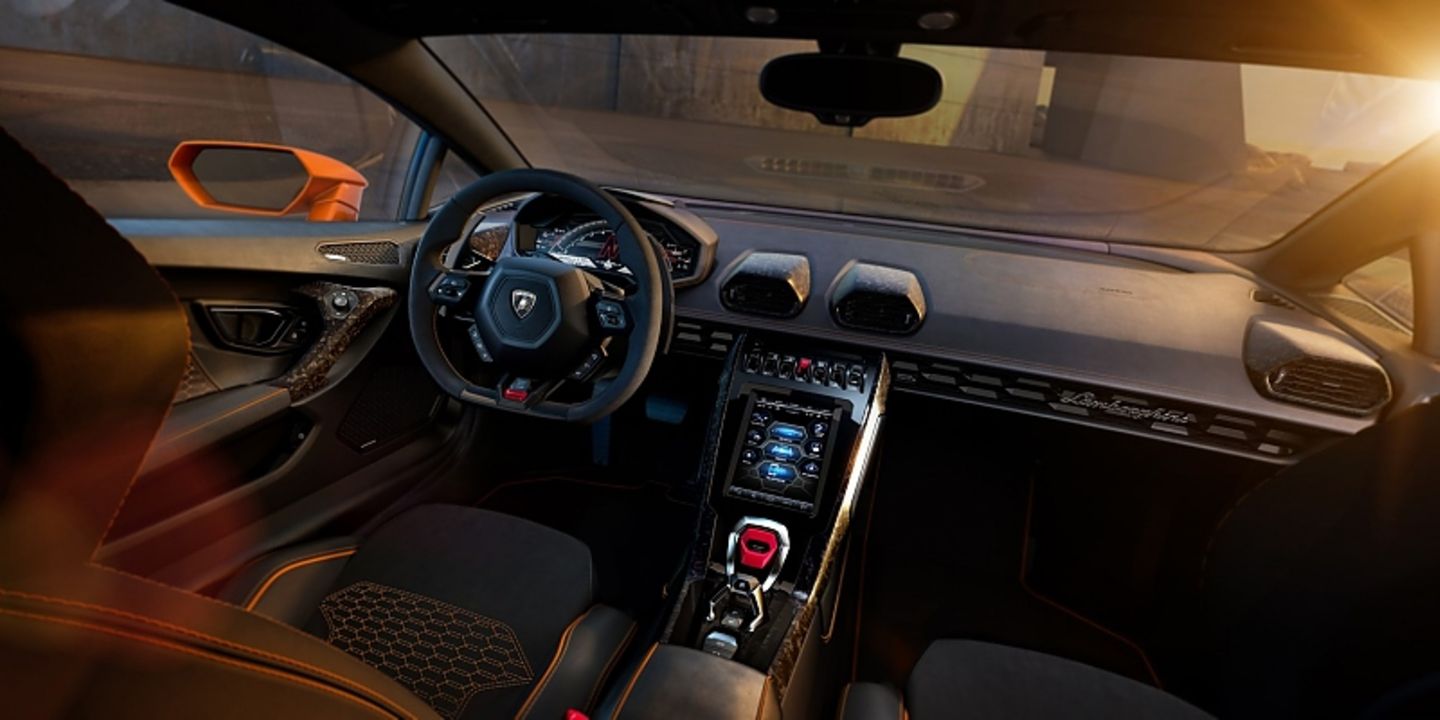 Das neue Cockpit des Lamborghini Huracán Evo