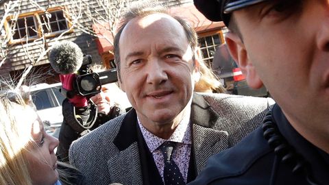 Kevin Spacey vor Gericht des sexuellen Übergriffs beschuldigt