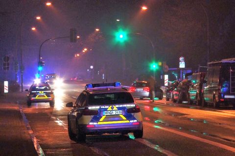 Kinder in Turnhalle als Geiseln genommen - Spezialkräfte nehmen mutmaßlichen Täter fest