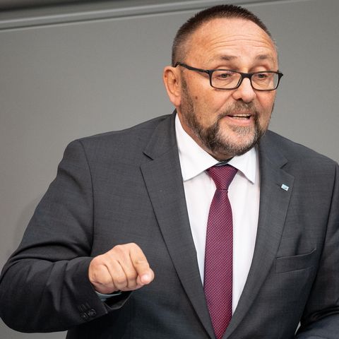 Frank Magnitz (AfD), Bundestagsabgeordneter, spricht während einer Sitzung des Bundestages in Berlin