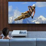 Riese mit Boom  Nach Samsung und LG steigt nun auch Sony auf den 8K-Zug. Damit die hohe Auflösung voll zur Geltung kommt, gibt es den Z9G in zwei Größen - riesig (85 Zoll) und gigantisch (98 Zoll). Immerhin spart man sich die Soundbar: Das Display dient auch als Soundmembran. Preise sind noch nicht bekannt.