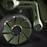 Autoeigenheiten wie Achsen, Getriebe und Querlenker benötigt Elevate nicht. Die Beine verfügen über Hüftgelenke, ein Kniegelenk, ein Sprunggelenk und ein spezielles Gelenk zum Steuern, welche das Rad um 360 Grad drehen kann.