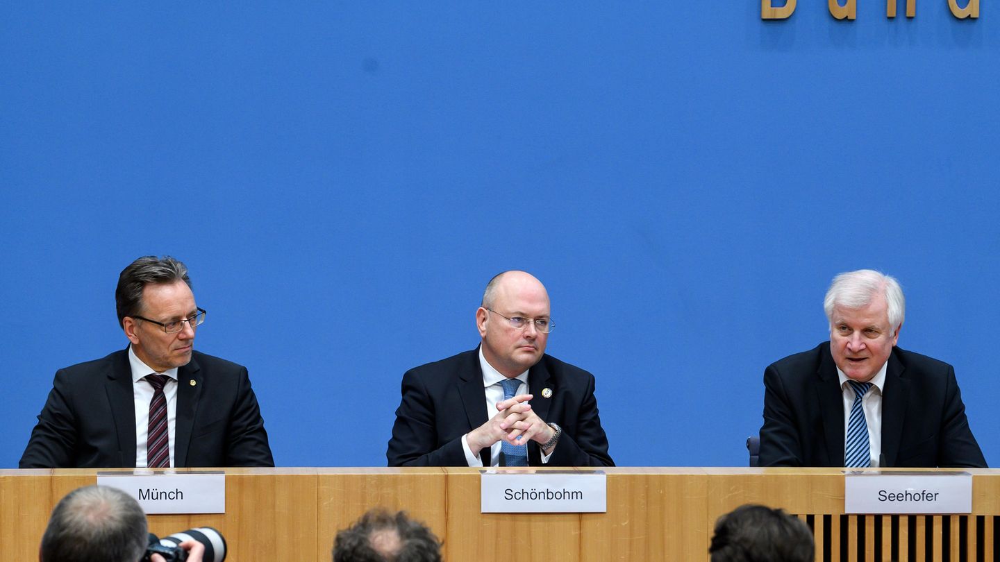 BKA-Chef Holger Münch, BSI_Chef Arne Schönbohm und Bundesinnenminister Horst Seehofer zum Hackerangriff