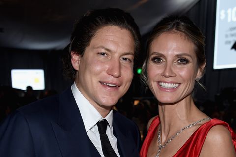 Vito Schnabel und Heidi Klum lächeln auf einem Event in die Kamera