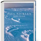Aus: "Born to Ice" von  Paul Nicklen. Erschienen bei teNeues, 344 Seiten, Preis: 100 Euro.   Für Informationen über SeaLegacy und Paul Nicklens Arbeiten als Fine Art kontaktieren Sie bitte zoe@sealegacy.org