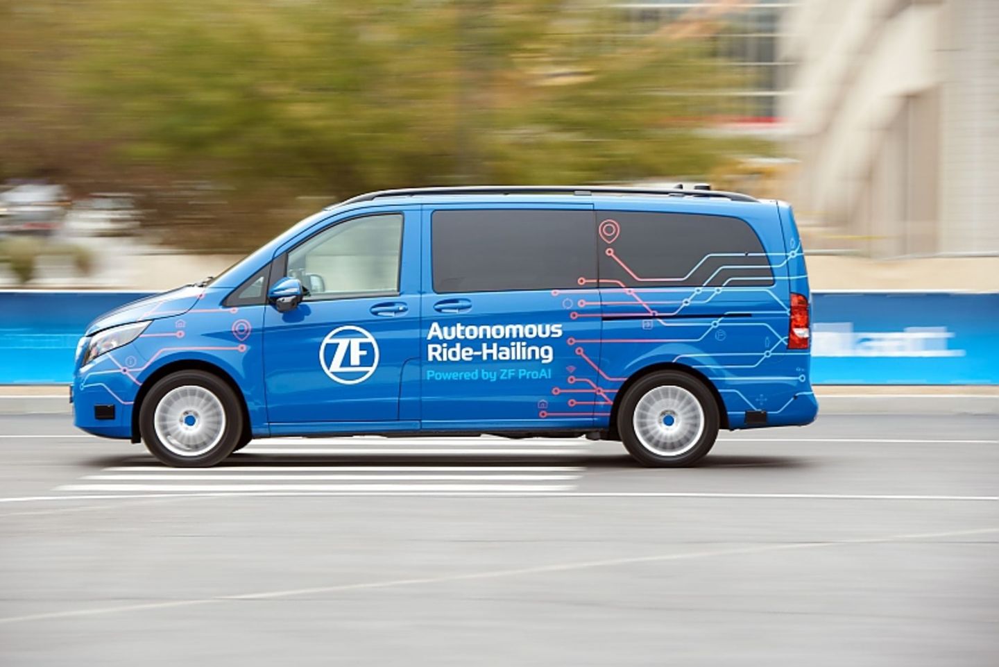 Das ZF Robo-Taxi soll in Fabriken oder Lagerhallen als Shuttle eingesetzt werden