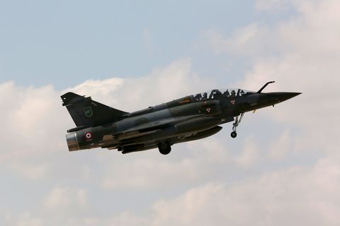 Militärflugzeug verschwindet vom Radar - erste Trümmerteile gefunden