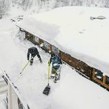 Österreich, Saalbach. In weiten Teilen Österreichs sind in den letzten Tagen erhebliche Mengen an Schnee gefallen. Seit dem Wochenende starben bis zu sieben Menschen im Schnee