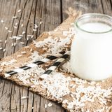 Reismilch  Aus Nährstoffsicht ist Reismilch im Gegensatz zu Kuhmilch wenig empfehlenswert. Sie ist reich an Kalorien, hat dabei aber kaum Nährstoff. Zumindest ist sie laktose- und glutenfrei. Geschmacklich ist sie eher neutral mit einer süßlichen Note. Wegen Arsenbelastung ist Reismilch nicht für Kinder geeignet. Am besten hier nach Bio-Produkten greifen.